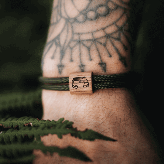 Armband Kona Camper Van Bulli Holz Nuss Paracord Segeltau Band lagoon Größe S, M, L mit Schiebeknoten am Handgelenk von Mann